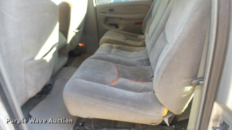 image for item DC1974 2004 Chevrolet Suburban 2500 SUV