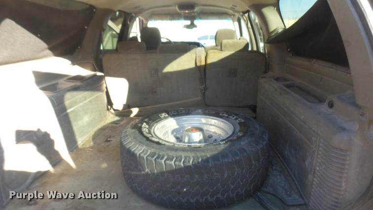 image for item DC1974 2004 Chevrolet Suburban 2500 SUV