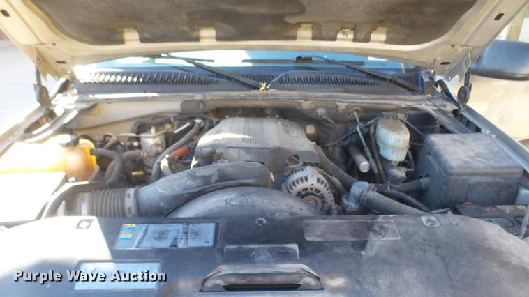 image for item DC1974 2004 Chevrolet Suburban 2500 SUV