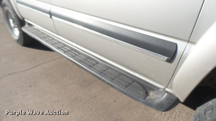 image for item DC1974 2004 Chevrolet Suburban 2500 SUV