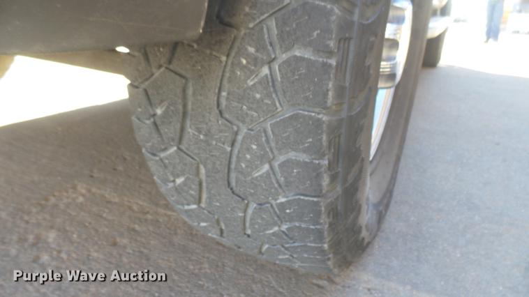 image for item DC1974 2004 Chevrolet Suburban 2500 SUV