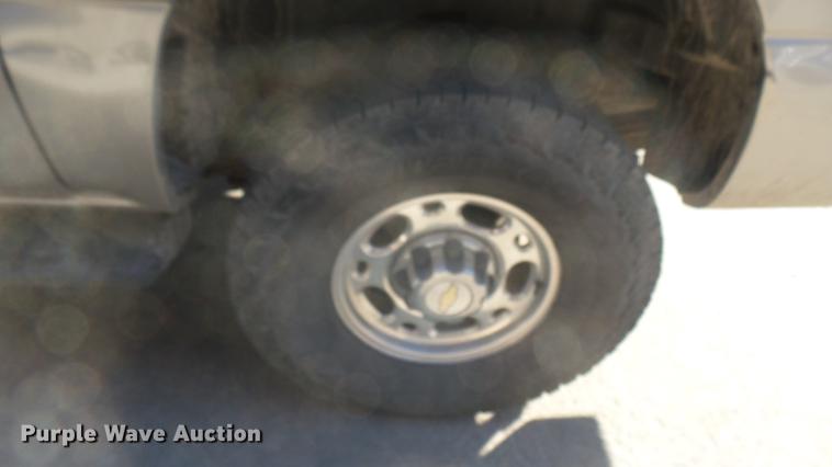 image for item DC1974 2004 Chevrolet Suburban 2500 SUV