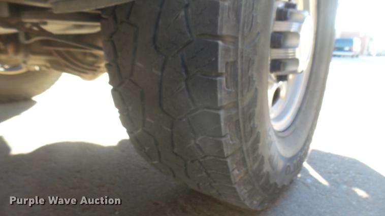 image for item DC1974 2004 Chevrolet Suburban 2500 SUV