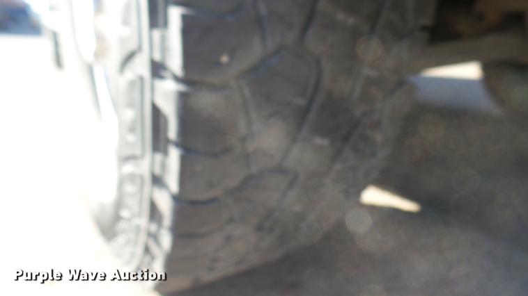 image for item DC1974 2004 Chevrolet Suburban 2500 SUV