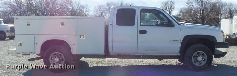 image for item DC7472 2006 Chevrolet Silverado 3500 Ext. Cab pickup truck