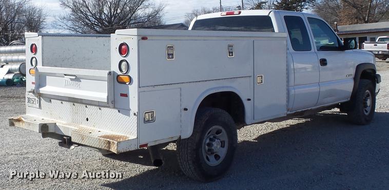 image for item DC7472 2006 Chevrolet Silverado 3500 Ext. Cab pickup truck