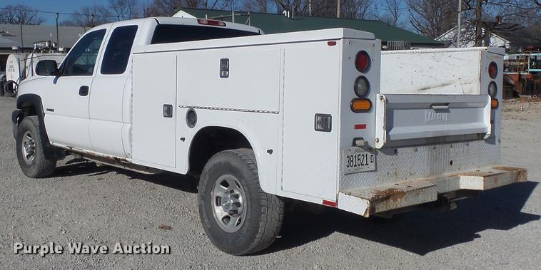 image for item DC7472 2006 Chevrolet Silverado 3500 Ext. Cab pickup truck