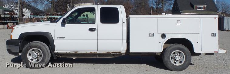 image for item DC7472 2006 Chevrolet Silverado 3500 Ext. Cab pickup truck