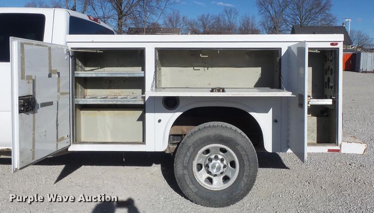 image for item DC7472 2006 Chevrolet Silverado 3500 Ext. Cab pickup truck