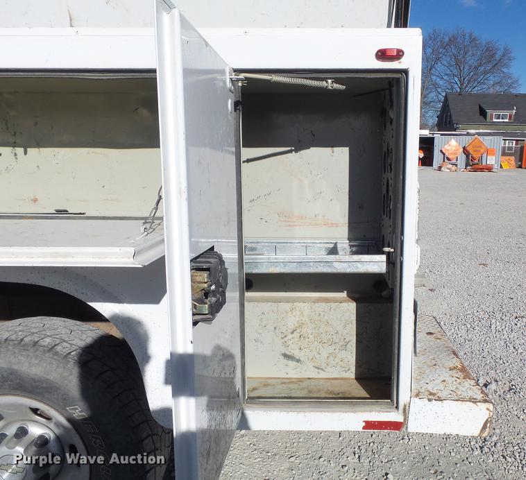 image for item DC7472 2006 Chevrolet Silverado 3500 Ext. Cab pickup truck