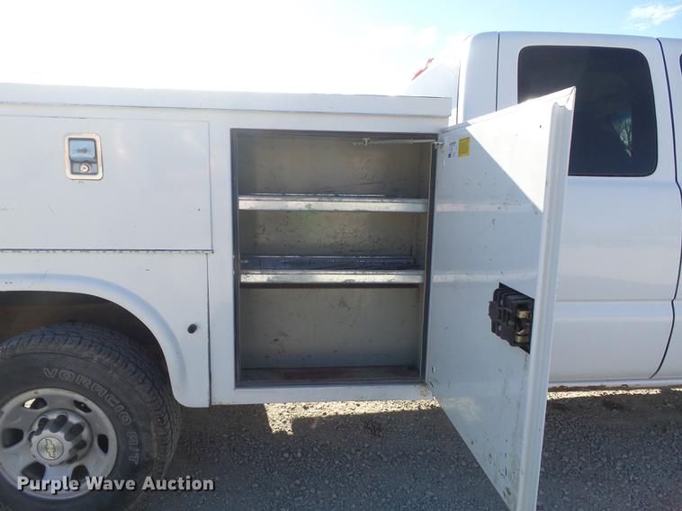 image for item DC7472 2006 Chevrolet Silverado 3500 Ext. Cab pickup truck