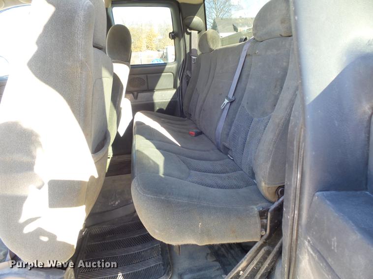image for item DC7472 2006 Chevrolet Silverado 3500 Ext. Cab pickup truck