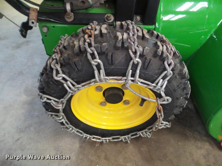 image for item DZ9156 John Deere 828D snow blower