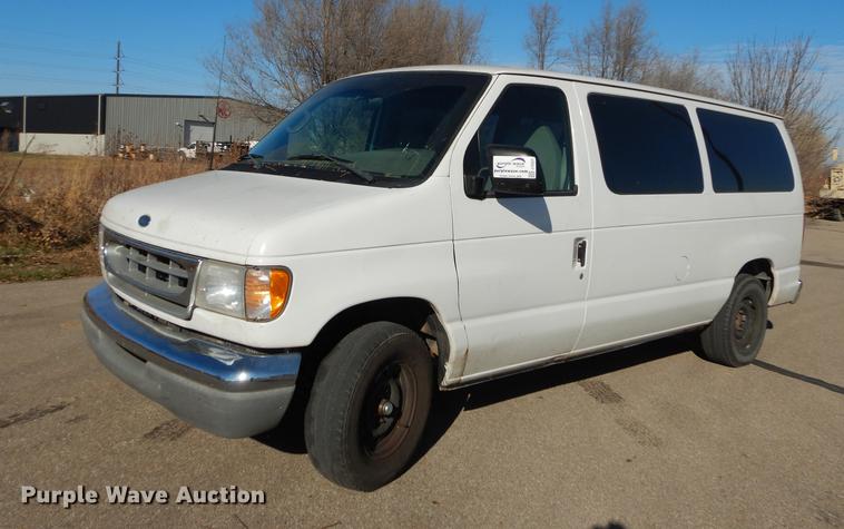 image for item J5557 2001 Ford E150 XL van