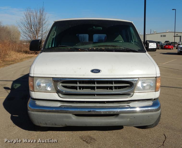 image for item J5557 2001 Ford E150 XL van