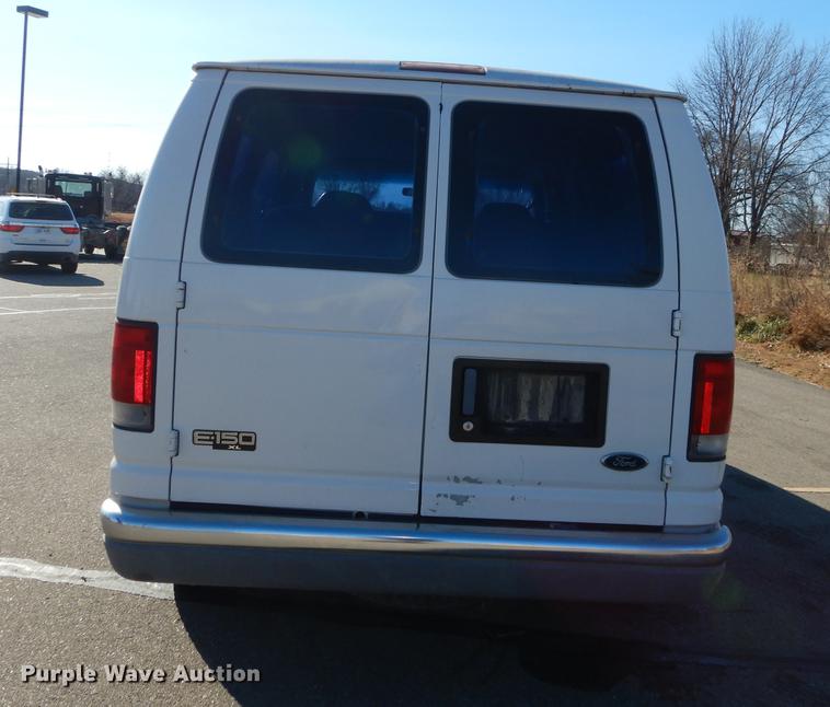 image for item J5557 2001 Ford E150 XL van