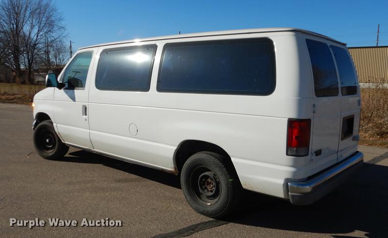 image for item J5557 2001 Ford E150 XL van