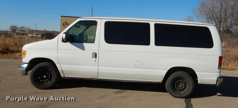 image for item J5557 2001 Ford E150 XL van