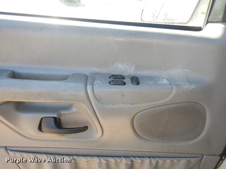 image for item J5557 2001 Ford E150 XL van