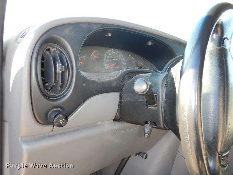 image for item J5557 2001 Ford E150 XL van