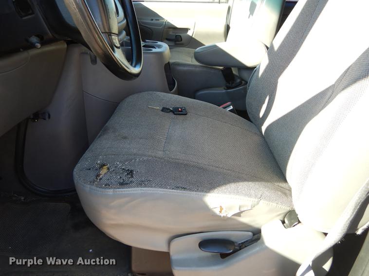 image for item J5557 2001 Ford E150 XL van
