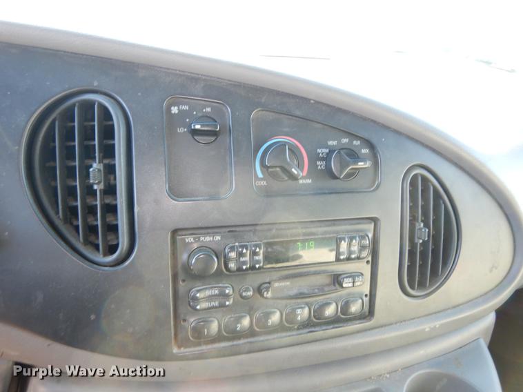 image for item J5557 2001 Ford E150 XL van