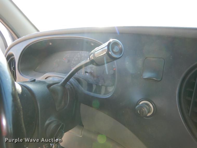 image for item J5557 2001 Ford E150 XL van