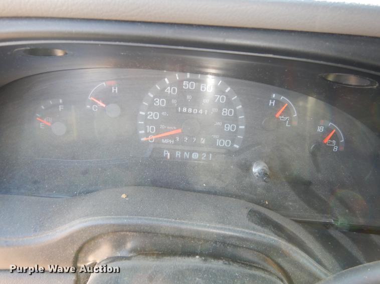 image for item J5557 2001 Ford E150 XL van