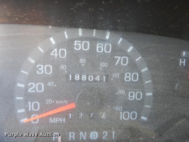 image for item J5557 2001 Ford E150 XL van