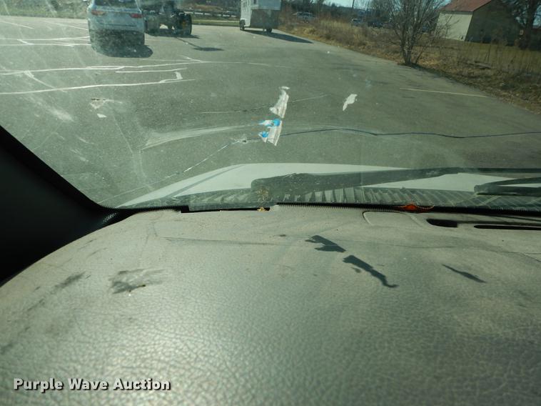 image for item J5557 2001 Ford E150 XL van