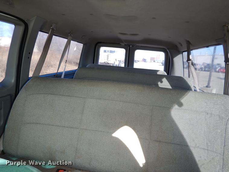 image for item J5557 2001 Ford E150 XL van