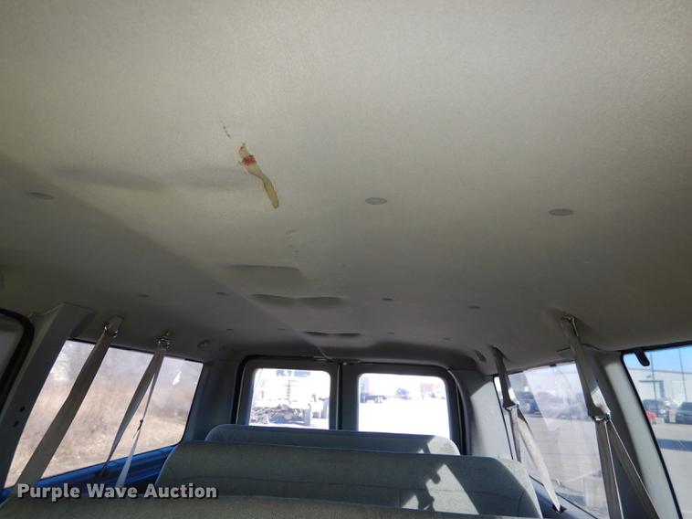 image for item J5557 2001 Ford E150 XL van