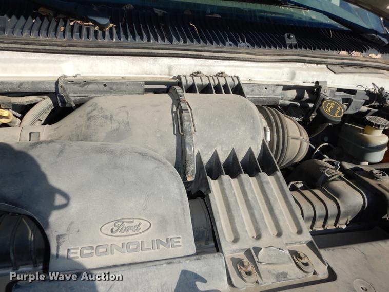 image for item J5557 2001 Ford E150 XL van