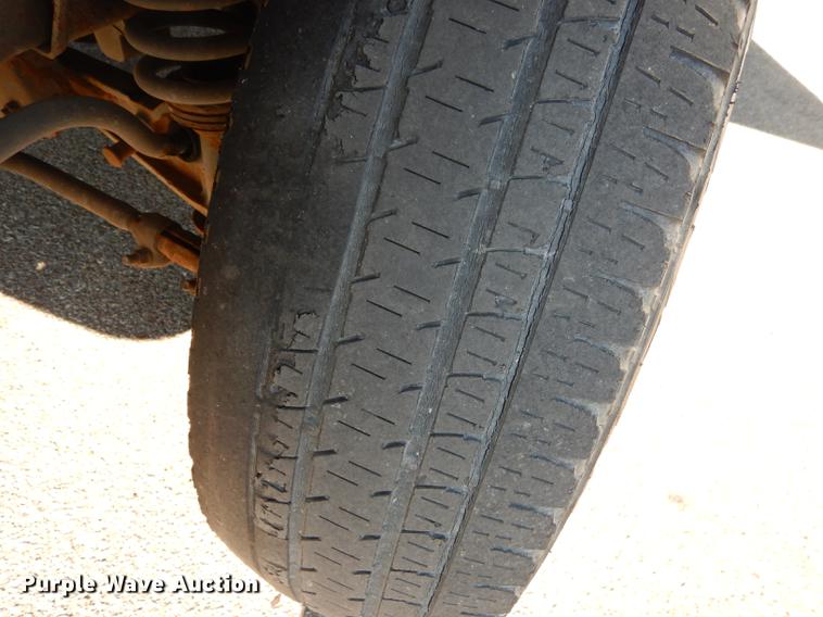 image for item J5557 2001 Ford E150 XL van