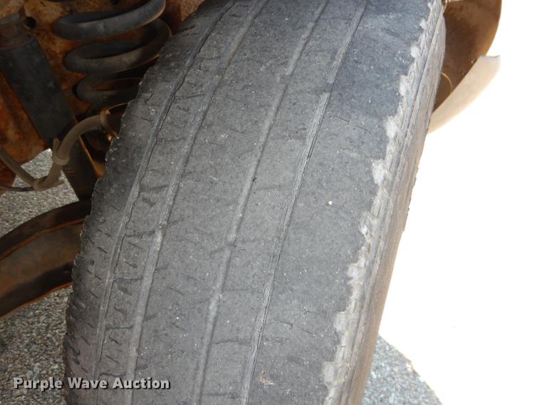 image for item J5557 2001 Ford E150 XL van