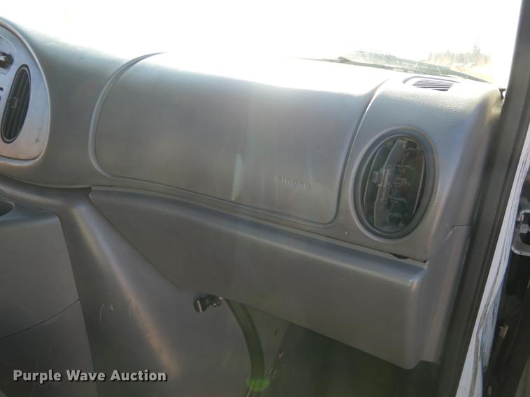 image for item J5557 2001 Ford E150 XL van