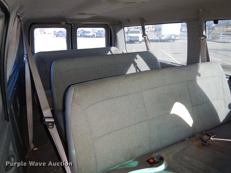 image for item J5557 2001 Ford E150 XL van