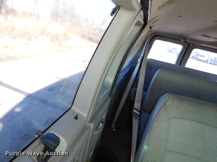 image for item J5557 2001 Ford E150 XL van