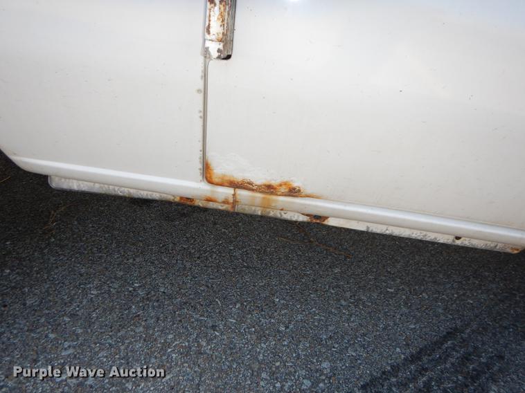 image for item J5557 2001 Ford E150 XL van