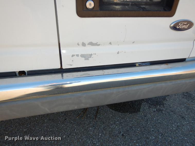 image for item J5557 2001 Ford E150 XL van