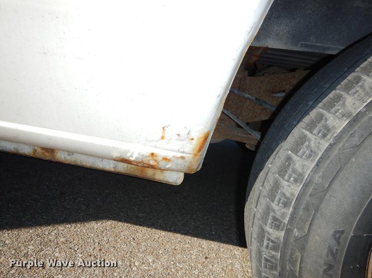 image for item J5557 2001 Ford E150 XL van