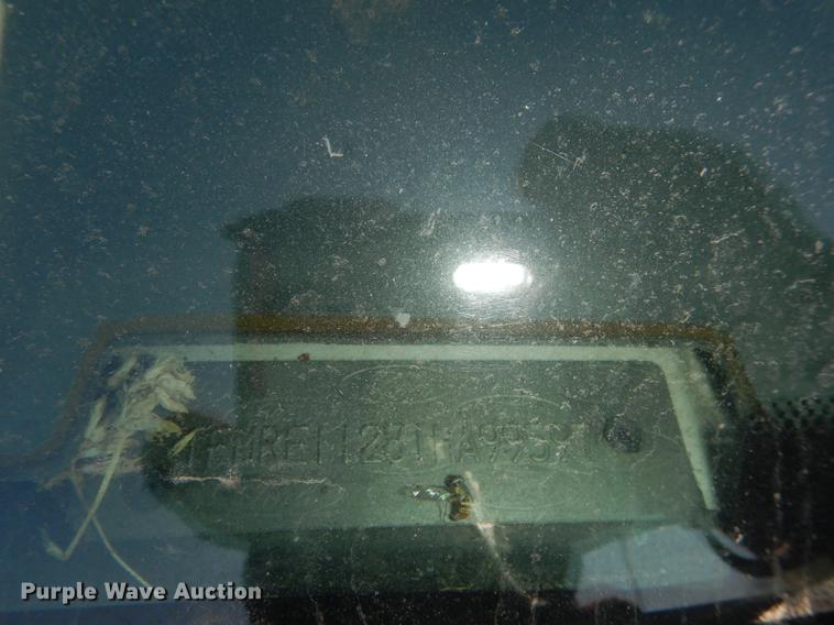 image for item J5557 2001 Ford E150 XL van