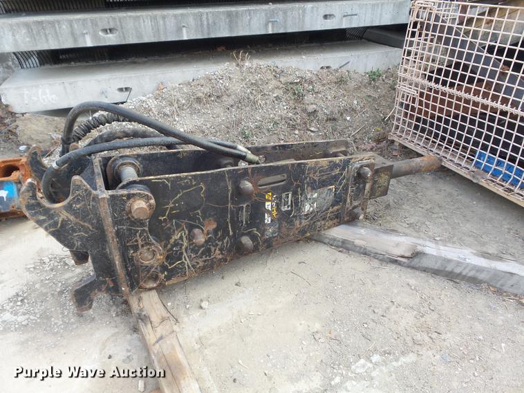 image for item CC9725 2011 John Deere HH60 breaker