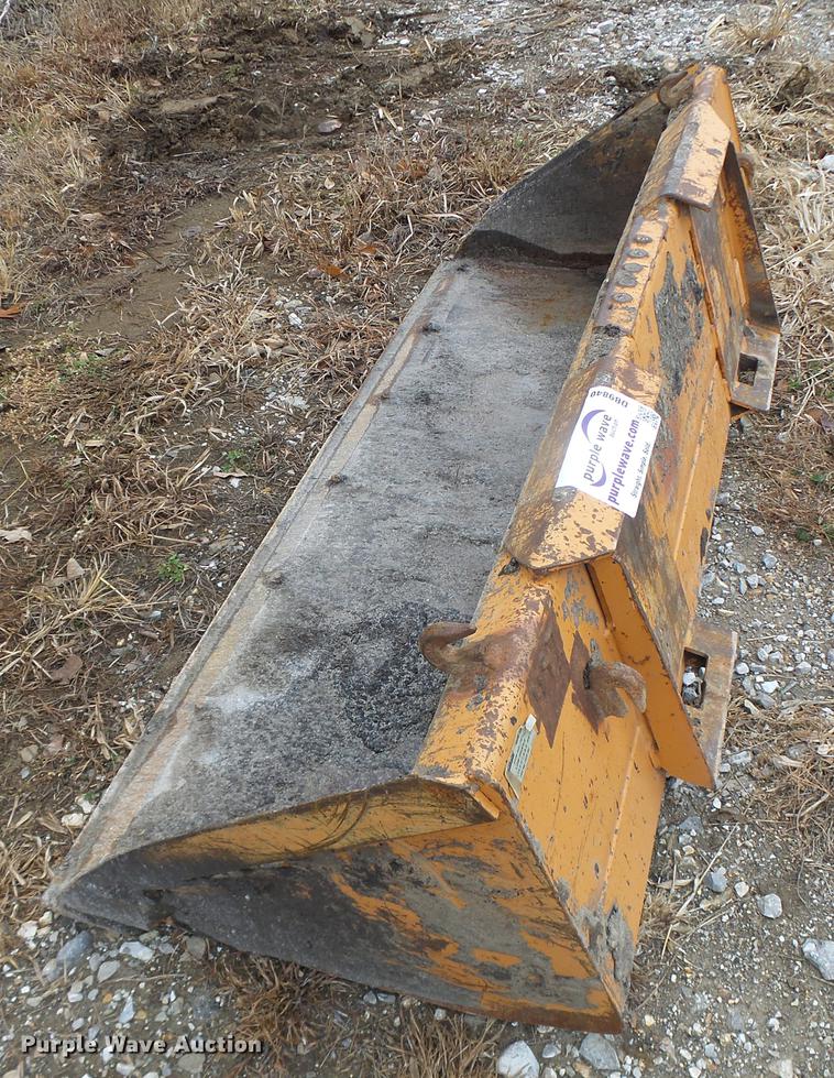 Case skid steer bucket in Columbia, MO Item DB9840 sold Purple Wave