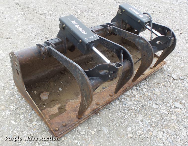 image for item DB9841 2011 Bobcat GRPL74 grapple bucket