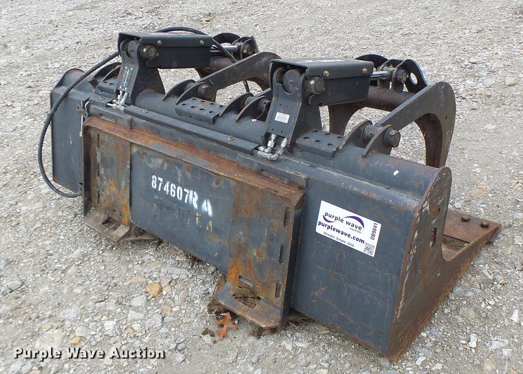 image for item DB9841 2011 Bobcat GRPL74 grapple bucket