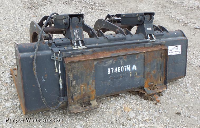 image for item DB9841 2011 Bobcat GRPL74 grapple bucket