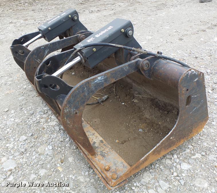 image for item DB9841 2011 Bobcat GRPL74 grapple bucket