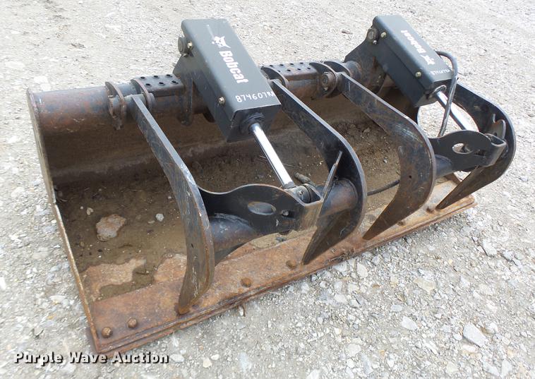 image for item DB9841 2011 Bobcat GRPL74 grapple bucket