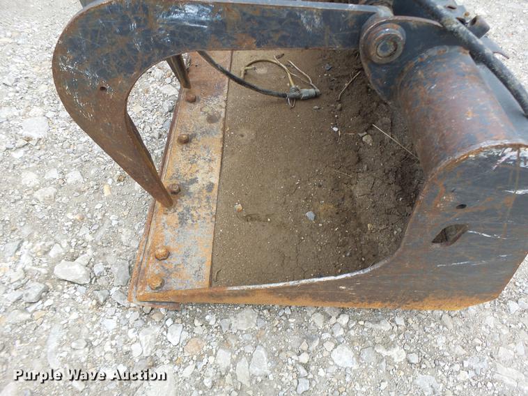 image for item DB9841 2011 Bobcat GRPL74 grapple bucket